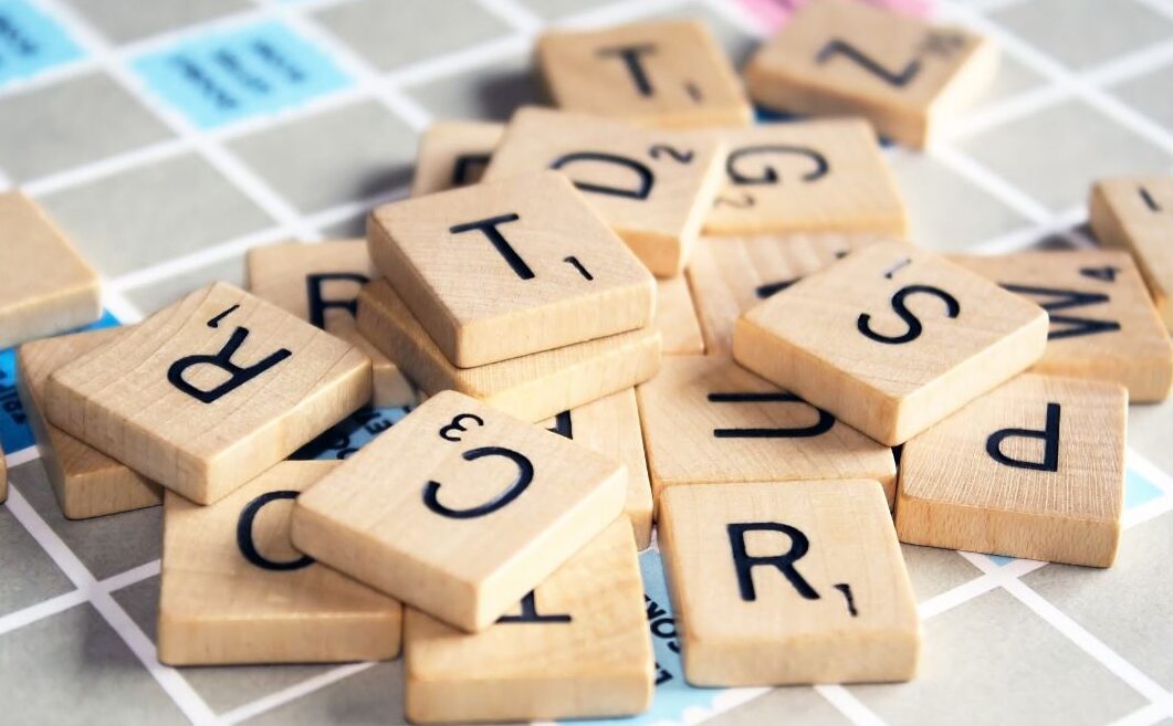 Comment jouer au Scrabble avec la règle de la lettre compte triple ?